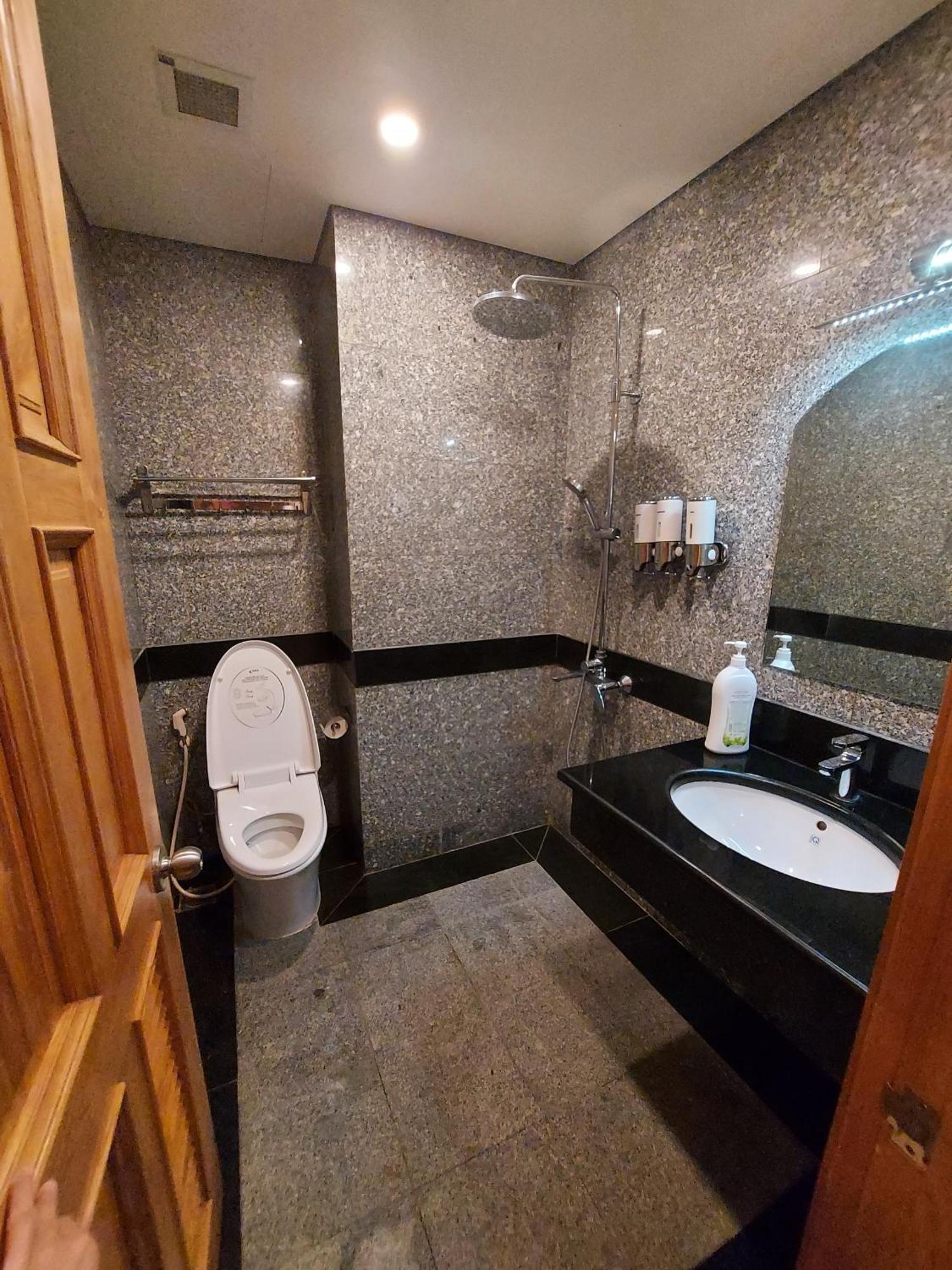 Twins Hotel Хошимин Экстерьер фото